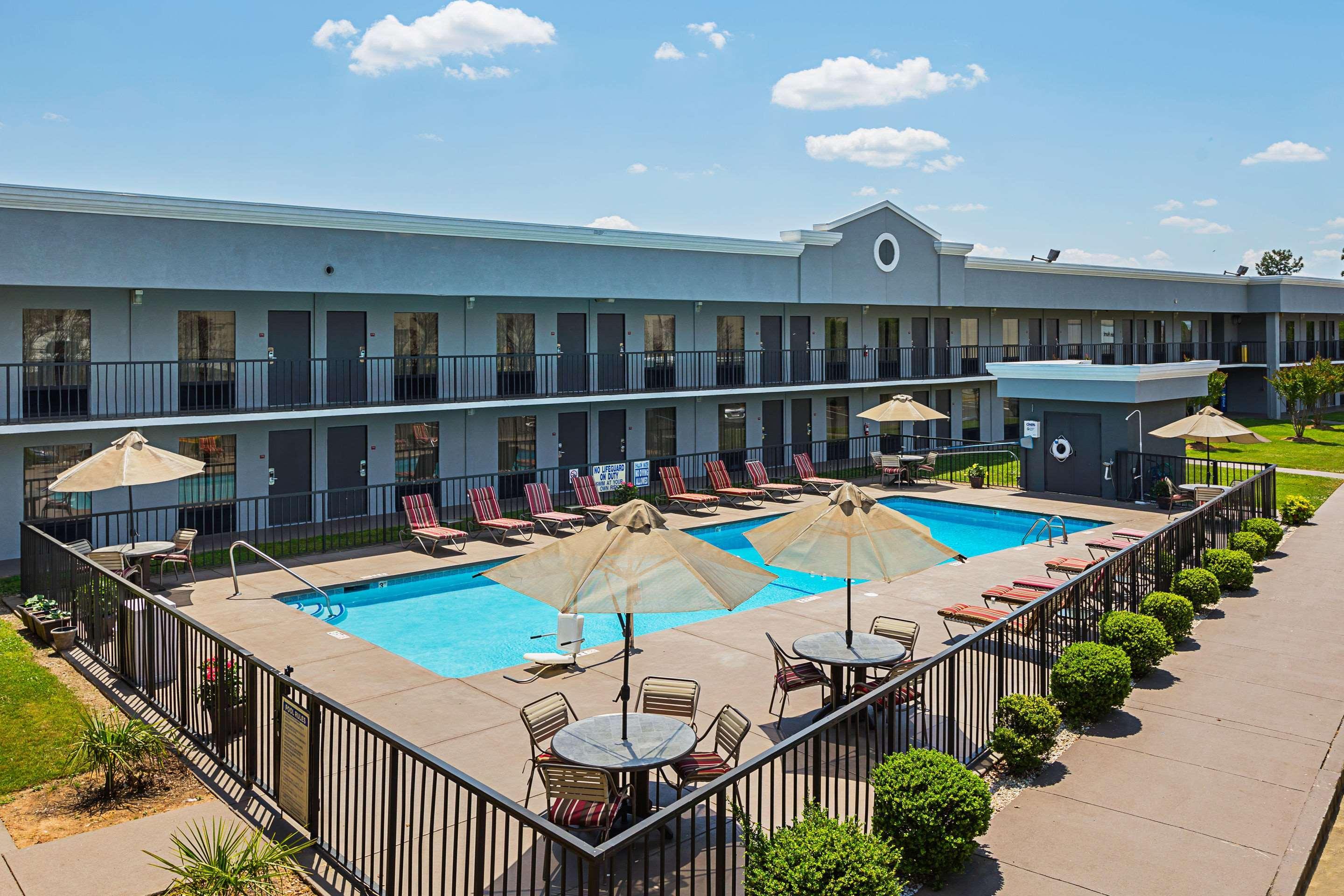 Quality Inn & Suites Greenville - Haywood Mall Exterior photo