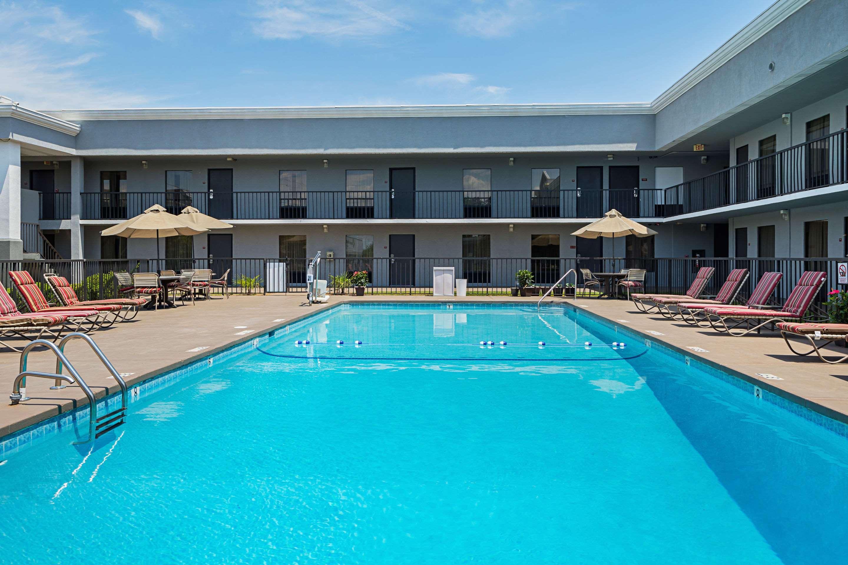 Quality Inn & Suites Greenville - Haywood Mall Exterior photo