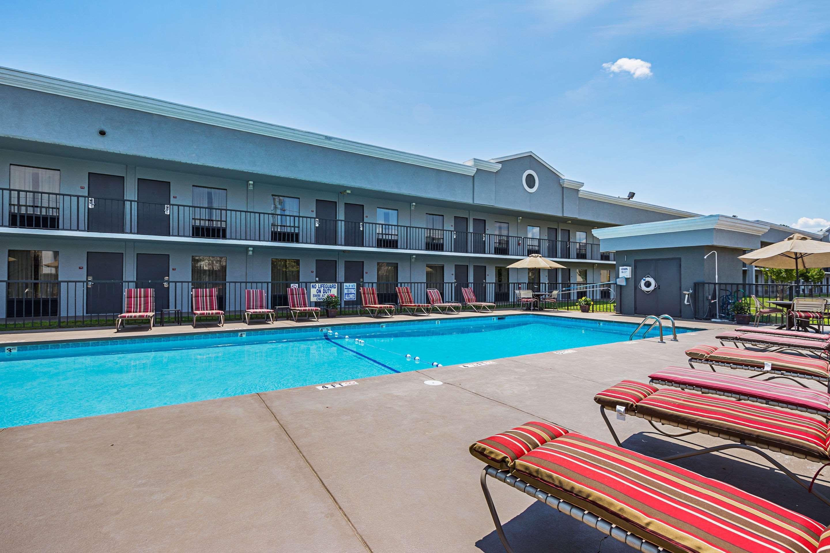 Quality Inn & Suites Greenville - Haywood Mall Exterior photo