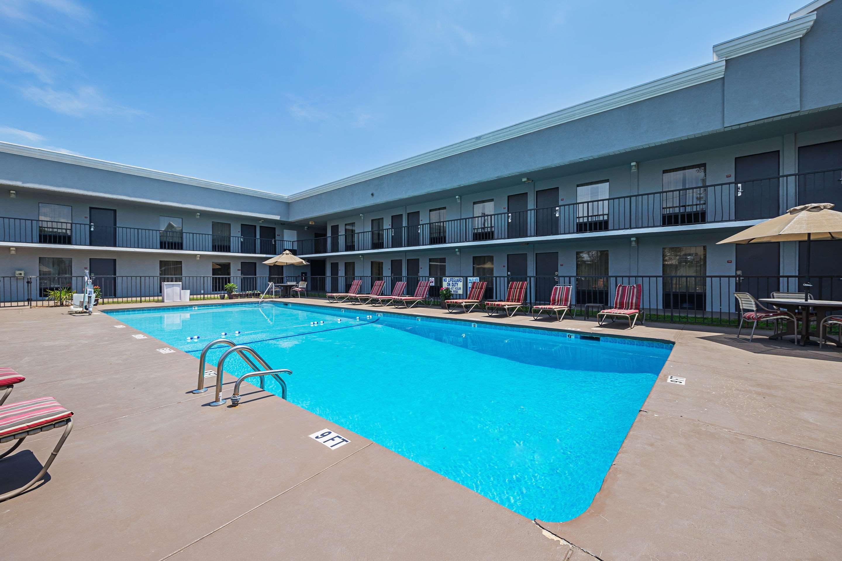 Quality Inn & Suites Greenville - Haywood Mall Exterior photo
