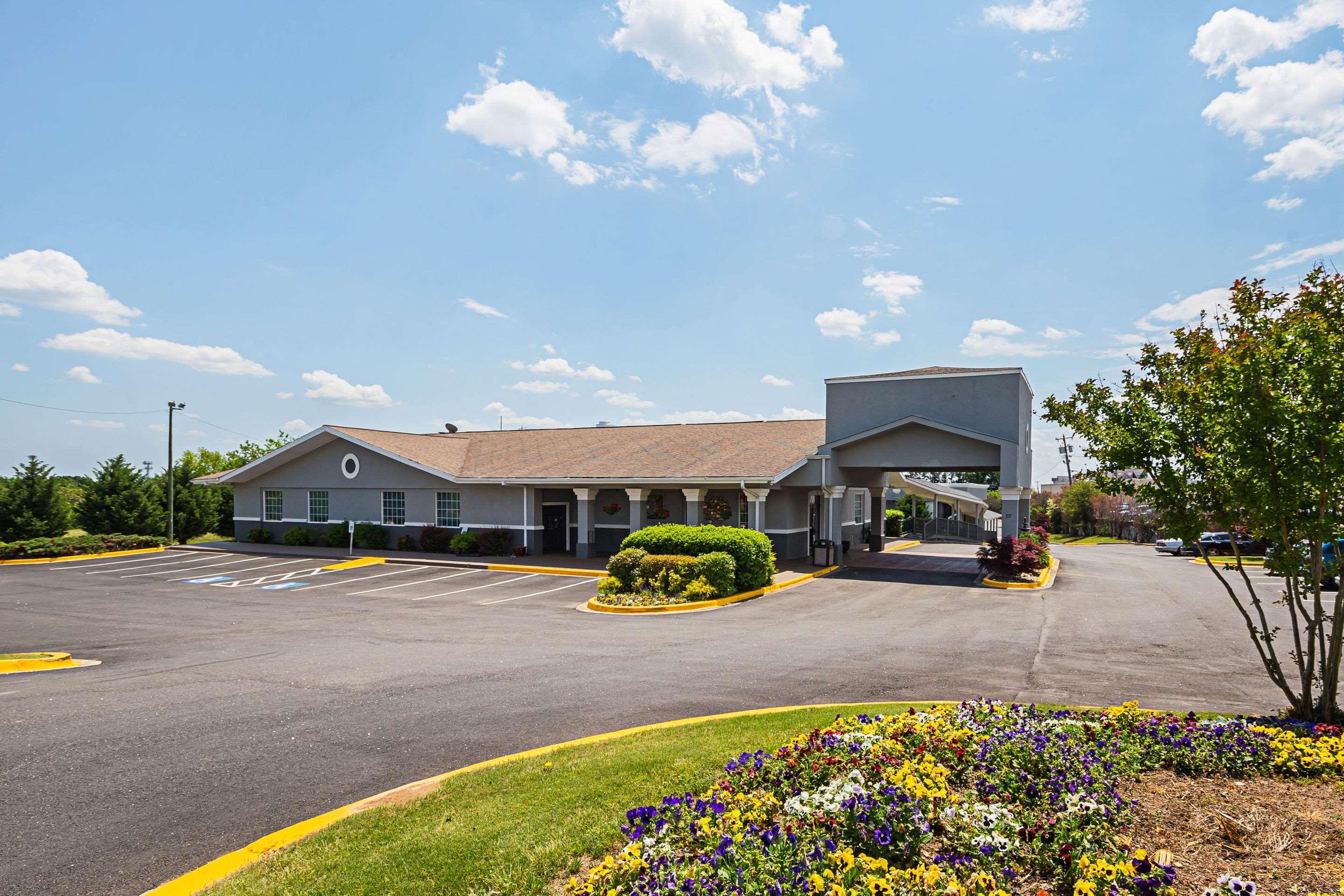 Quality Inn & Suites Greenville - Haywood Mall Exterior photo